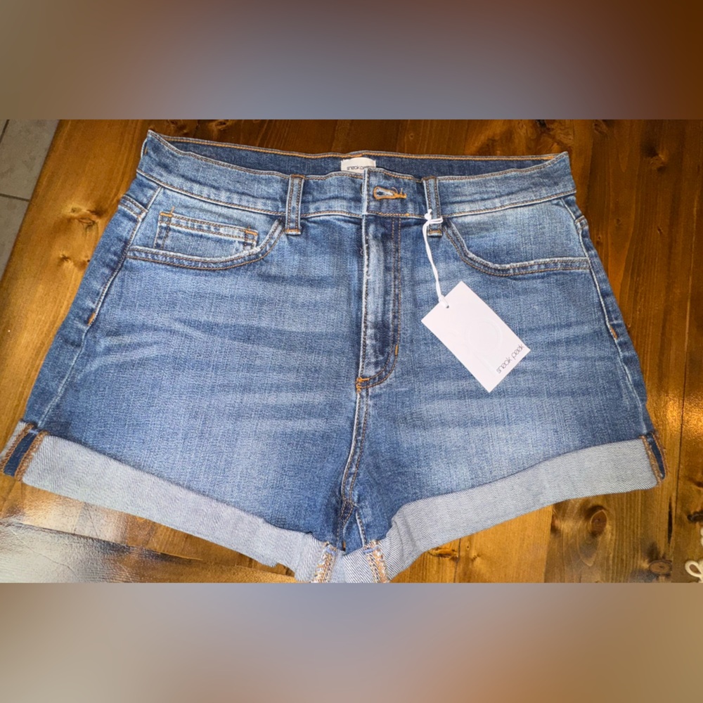 NWT Sneak Peek High-Rise Cuffed Denim Shorts – Size M retail $76
